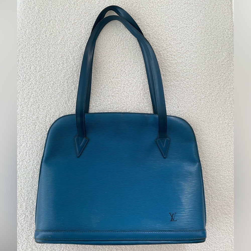 Authentic Louis Vuitton vintage alma epi purse